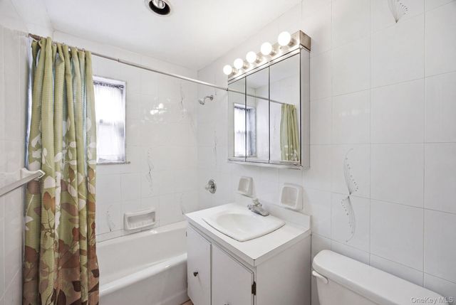 21-08 Ditmars Boulevard, Astoria, NY 11105