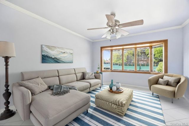21-08 Ditmars Boulevard, Astoria, NY 11105