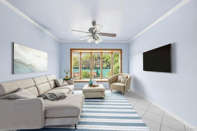 21-08 Ditmars Boulevard, Astoria, NY 11105