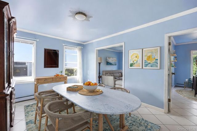 21-08 Ditmars Boulevard, Astoria, NY 11105