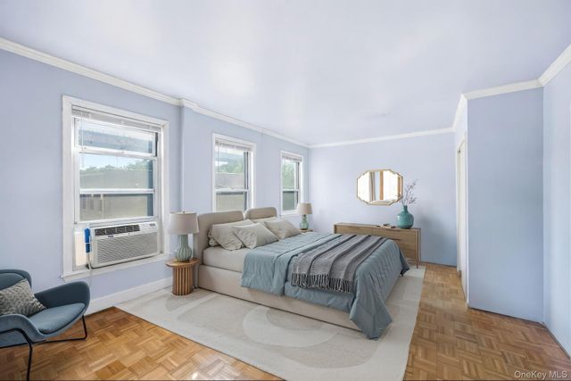 21-08 Ditmars Boulevard, Astoria, NY 11105