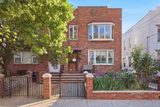 21-08 Ditmars Boulevard, Astoria, NY 11105