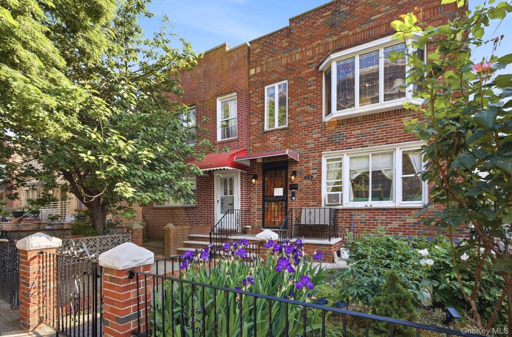 21-08 Ditmars Boulevard, Astoria, NY 11105 — photo 3