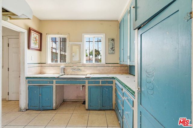 2512 W 60th Street, Los Angeles, CA 90043