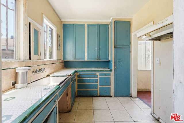 2512 W 60th Street, Los Angeles, CA 90043