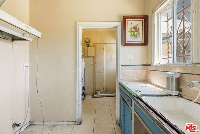 2512 W 60th Street, Los Angeles, CA 90043