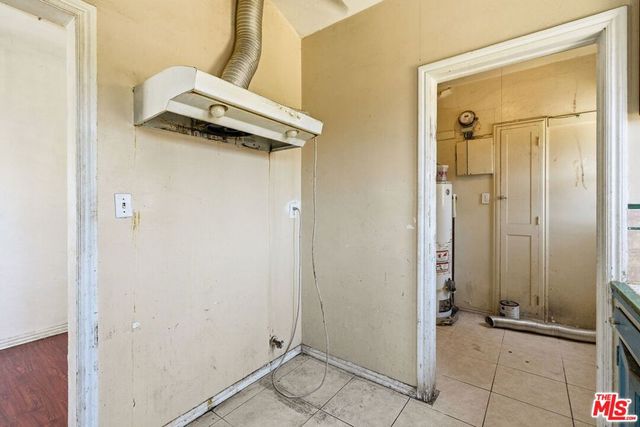 2512 W 60th Street, Los Angeles, CA 90043