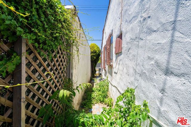 2512 W 60th Street, Los Angeles, CA 90043