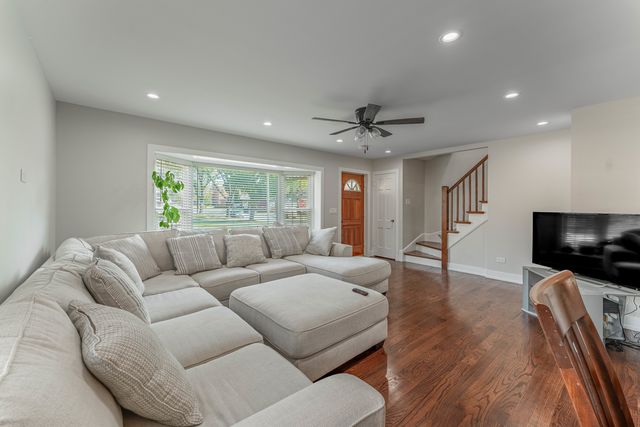 500 N IRVING Avenue, Hillside, IL 60162