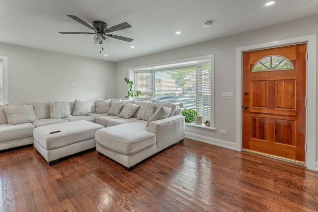 500 N IRVING Avenue, Hillside, IL 60162