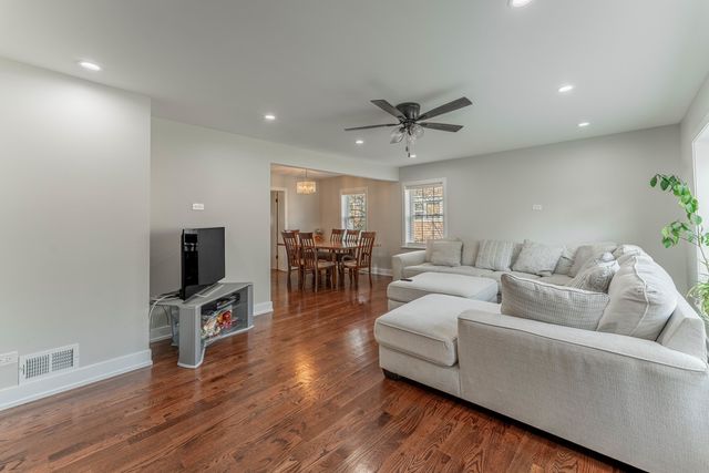 500 N IRVING Avenue, Hillside, IL 60162