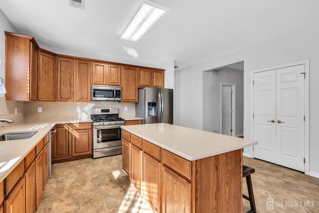 18 Hartack Road, Manalapan, NJ 07726