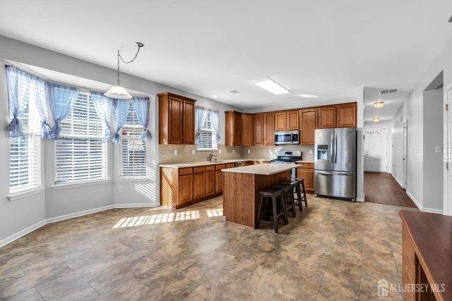 18 Hartack Road, Manalapan, NJ 07726