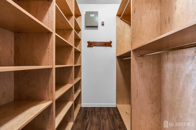 18 Hartack Road, Manalapan, NJ 07726