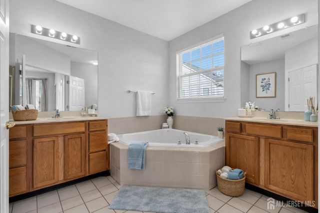 18 Hartack Road, Manalapan, NJ 07726