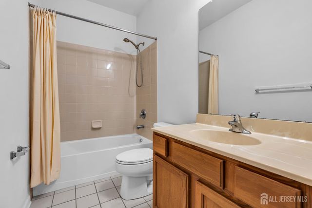 18 Hartack Road, Manalapan, NJ 07726