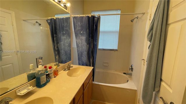 1015 Pipers Cay Dr, West Palm Beach, FL 33415