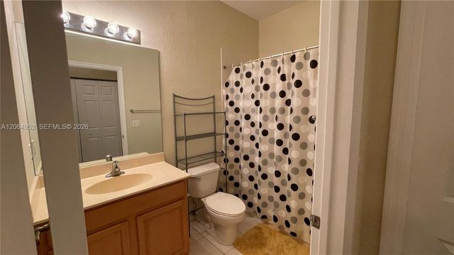 1015 Pipers Cay Dr, West Palm Beach, FL 33415