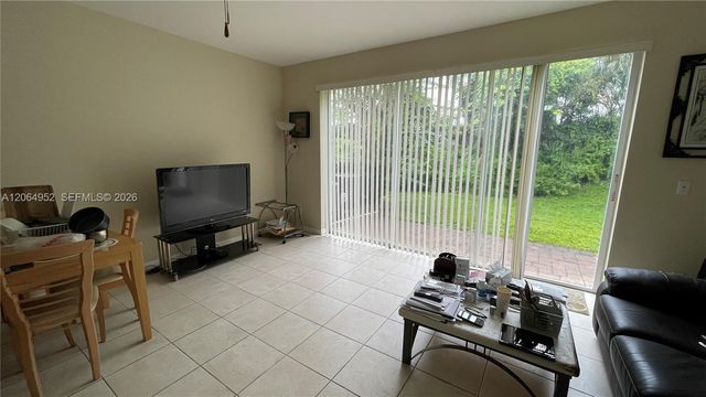 1015 Pipers Cay Dr, West Palm Beach, FL 33415