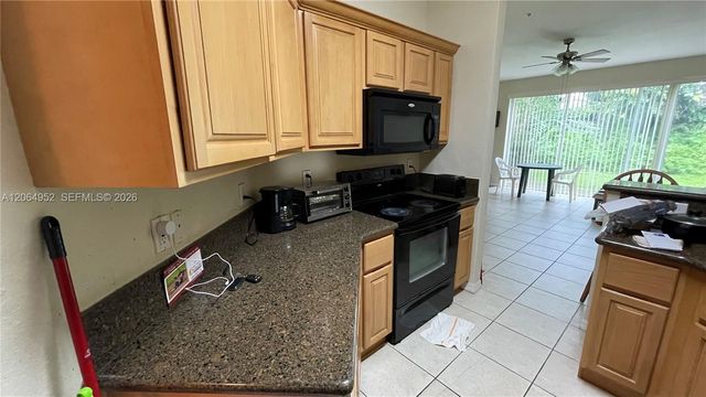 1015 Pipers Cay Dr, West Palm Beach, FL 33415