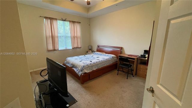1015 Pipers Cay Dr, West Palm Beach, FL 33415