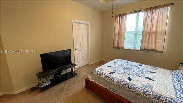 1015 Pipers Cay Dr, West Palm Beach, FL 33415