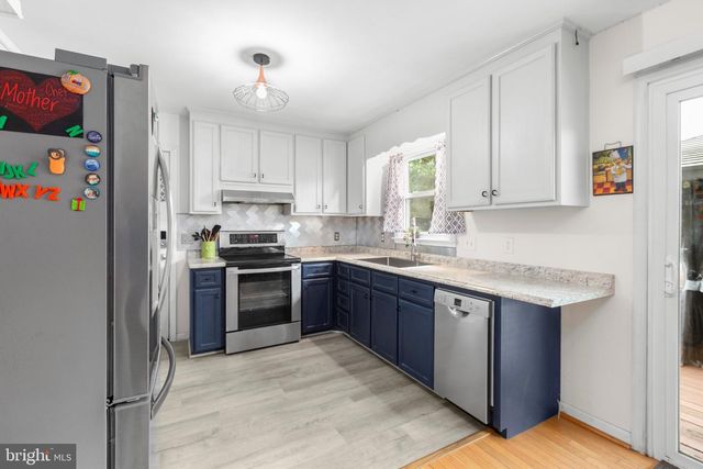 408 SULLIVAN DR, Fredericksburg, VA 22405