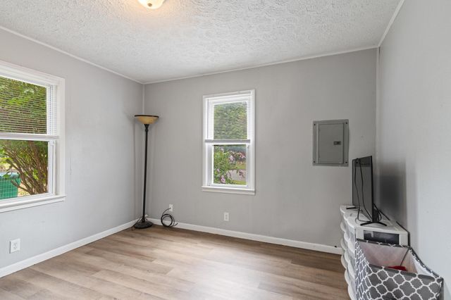 1031 N Forest Avenue, Springfield, MO 65802