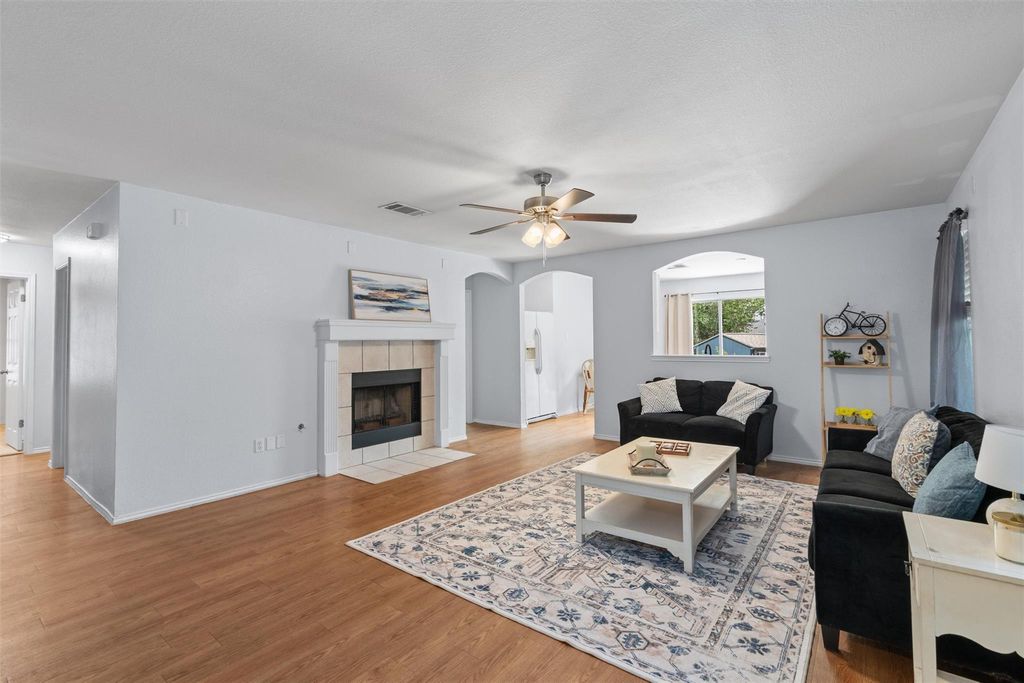 188 Spring Branch LOOP, Kyle, TX 78640