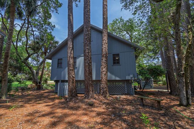 210 Sea Cloud Circle, Edisto Beach, SC 29438