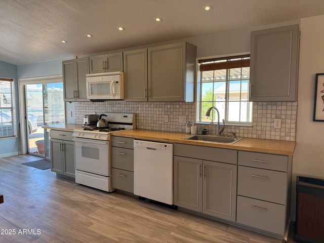 30909 S FORT APACHE Drive Lot 6, Congress, AZ 85332