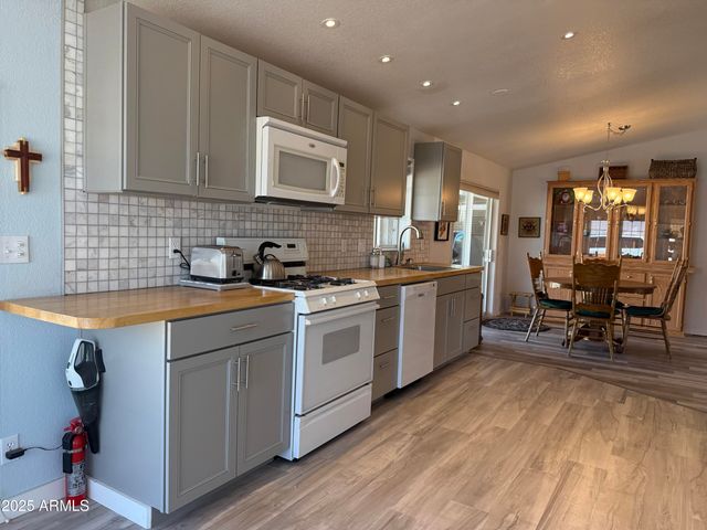 30909 S FORT APACHE Drive Lot 6, Congress, AZ 85332