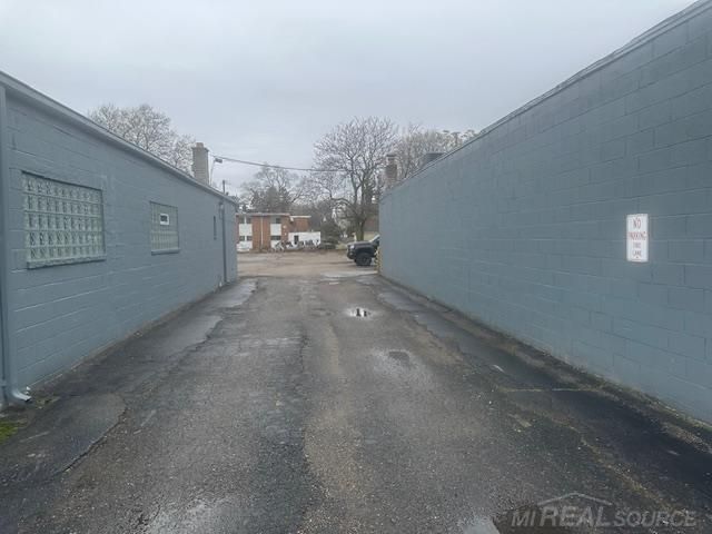 22125 Gratiot Avenue, Eastpointe, MI 48021