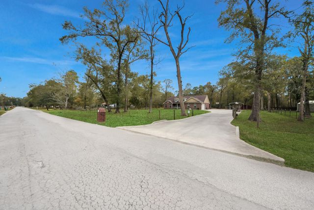 1936 County Road 6763, Dayton, TX 77535