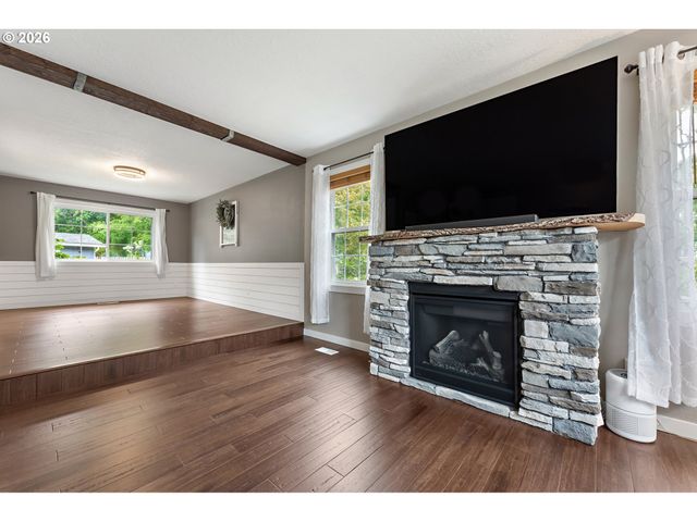 1719 Se LEWELLYN Ave, Troutdale, OR 97060