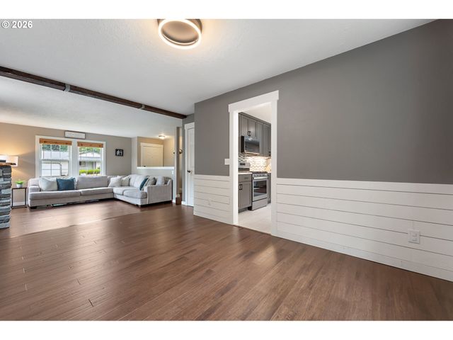 1719 Se LEWELLYN Ave, Troutdale, OR 97060