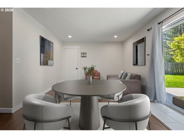 1719 Se LEWELLYN Ave, Troutdale, OR 97060