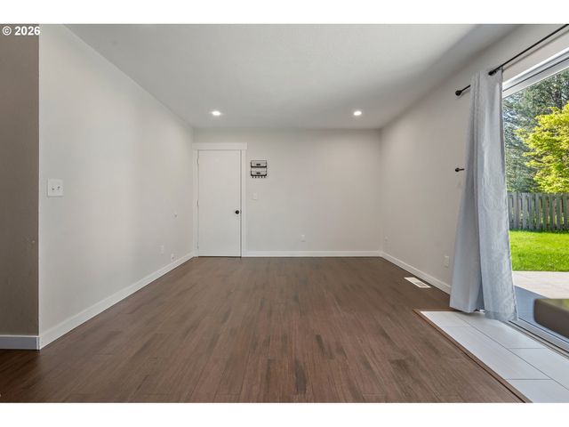 1719 Se LEWELLYN Ave, Troutdale, OR 97060