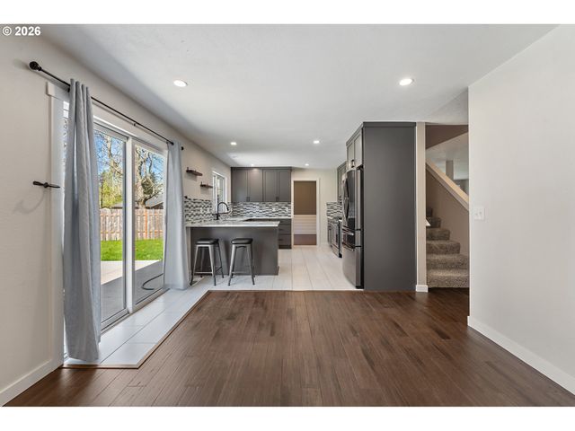 1719 Se LEWELLYN Ave, Troutdale, OR 97060