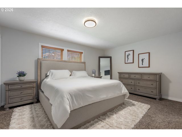 1719 Se LEWELLYN Ave, Troutdale, OR 97060