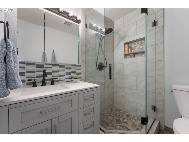 1719 Se LEWELLYN Ave, Troutdale, OR 97060