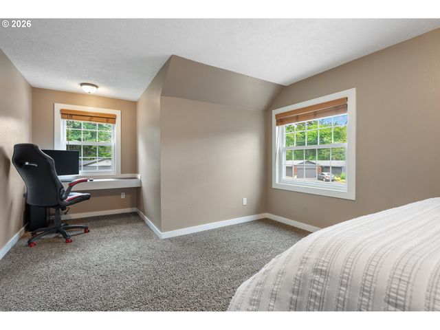 1719 Se LEWELLYN Ave, Troutdale, OR 97060