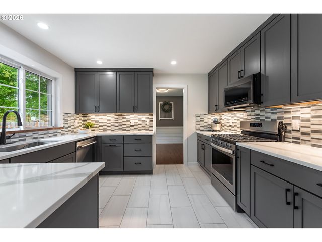 1719 Se LEWELLYN Ave, Troutdale, OR 97060