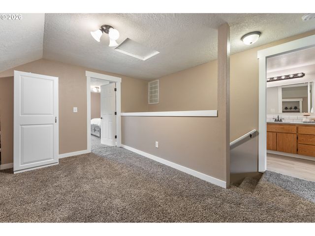 1719 Se LEWELLYN Ave, Troutdale, OR 97060