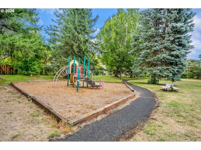 1719 Se LEWELLYN Ave, Troutdale, OR 97060