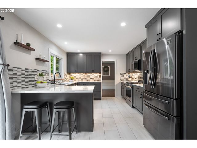 1719 Se LEWELLYN Ave, Troutdale, OR 97060