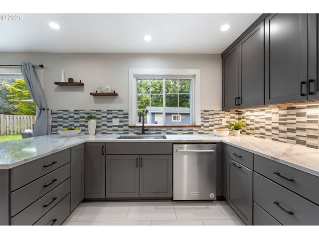 1719 Se LEWELLYN Ave, Troutdale, OR 97060