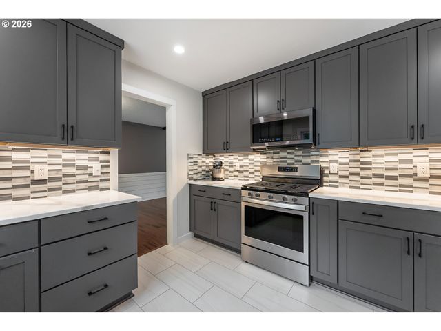 1719 Se LEWELLYN Ave, Troutdale, OR 97060