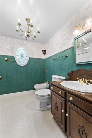 11645 N Hillside LANE, Mequon, WI 53092
