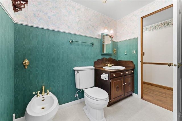 11645 N Hillside LANE, Mequon, WI 53092